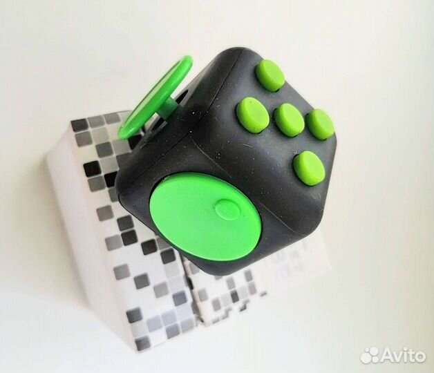 Кубик для мелкой моторики