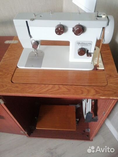 Швейная машина Чайка 143