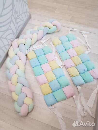 Бортики в детскую кроватку косичка и бомбон