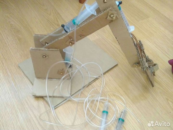 Гидравлический манипулятор для уроков по технолог