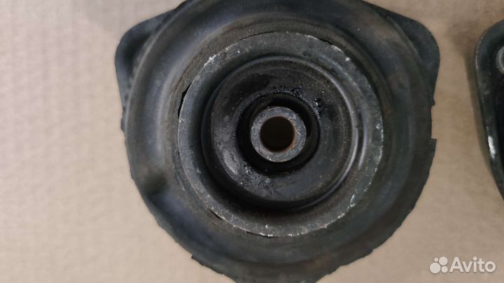 Опоры передних амортизаторов Nissan 350z