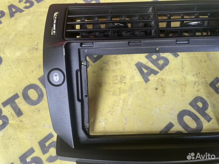 Рамка магнитолы Citroen C4