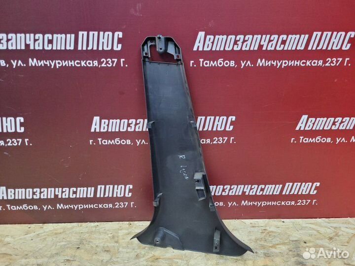 Обшивка средней стойки правая Renault Logan