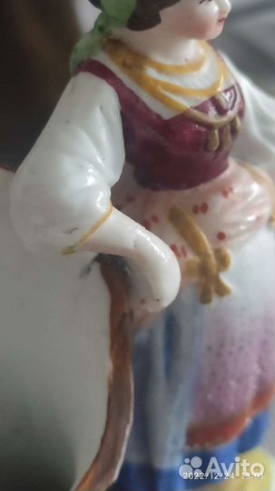 Старинная статуэтка миниатюра, 19 век, фарфор