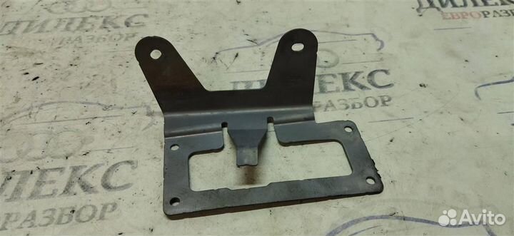 Кронштейн (сопут. товар) VW Tiguan 2007-2011