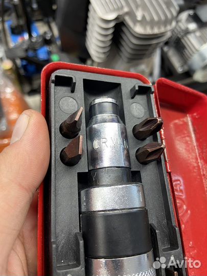 Отвертка ударная поворотная с набором бит 6 пр