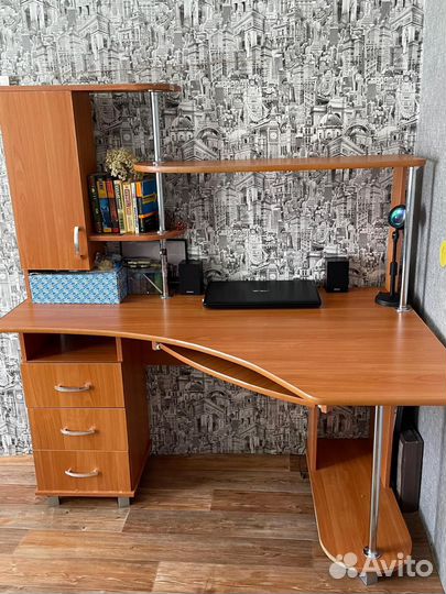 Компьютерный стол