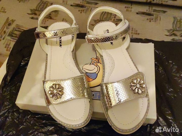 Босоножки для девочки новые