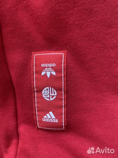 Спортивный свитшот adidas