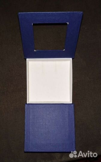 Подарочная коробка