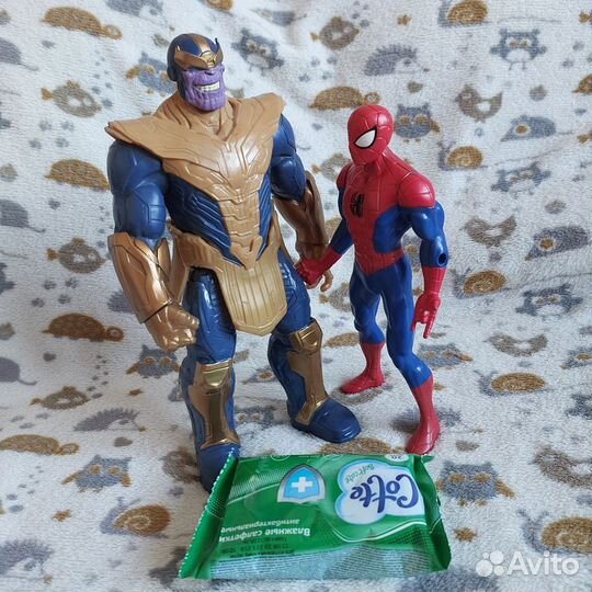 Человек паук фигурка и танос