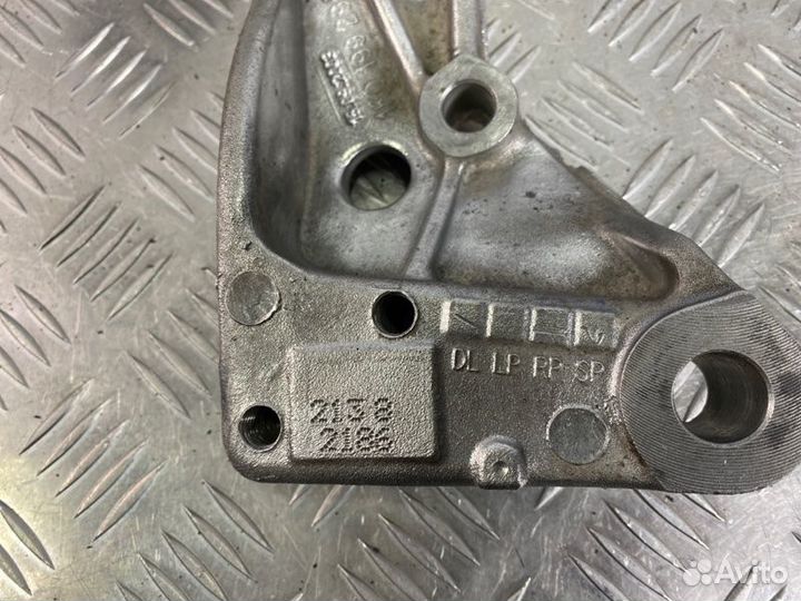 Кронштейн рычага передний левый Volkswagen Golf