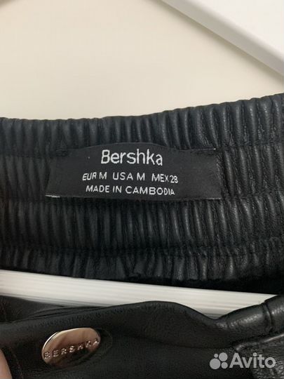 Кожаные брюки bershka размер М