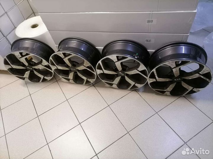 Диски (комплект) оригинал Kia Sportage r 17