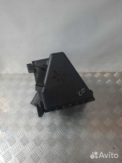 Корпус воздушного фильтра Volkswagen Polo 4