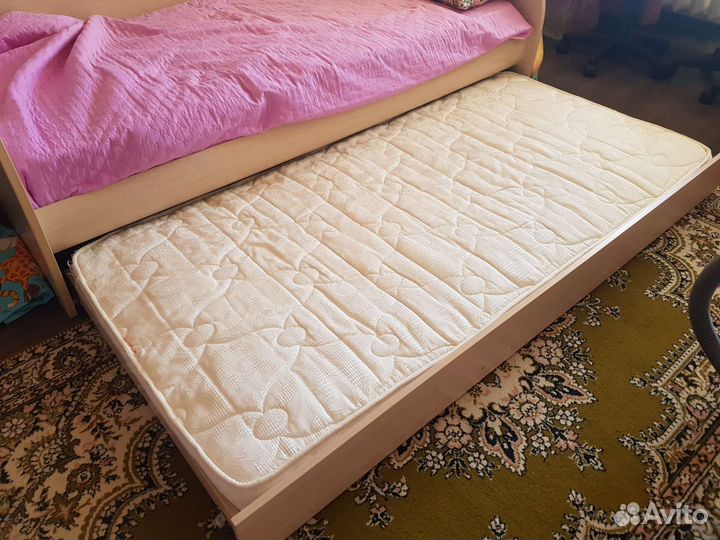 Кровать детская с матрасами