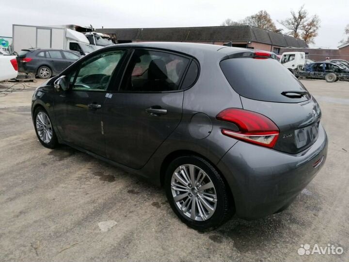 Peugeot 208 рестайлинг 2015-2019г на запчасти