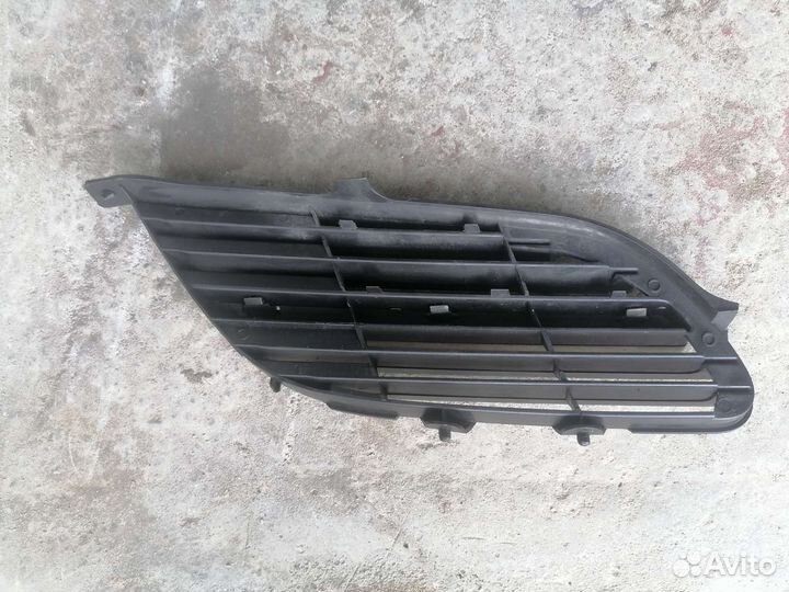 Решетка радиатора Ниссан Альмера Тино