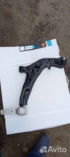 Передний правый рычаг в сборе с сайленблоками и ша