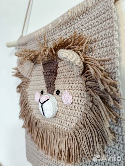 Вязанное детское панно Лев