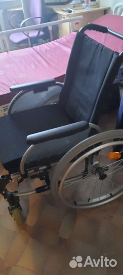 Кресло-коляска для инвалидов с ручным приводом