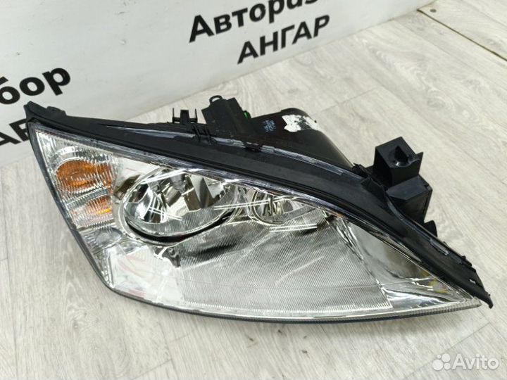 Фара передняя правая Ford Mondeo 3 седан 2.0L