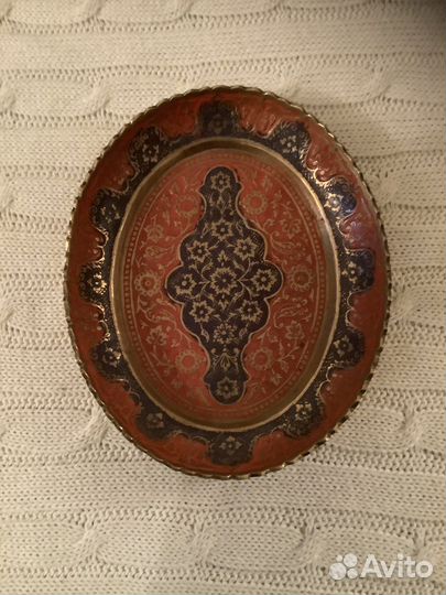 Тарелка овальная. Индия. Латунь. Эмаль