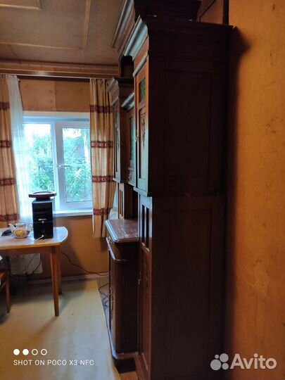 Старинный двухъярусный буфет