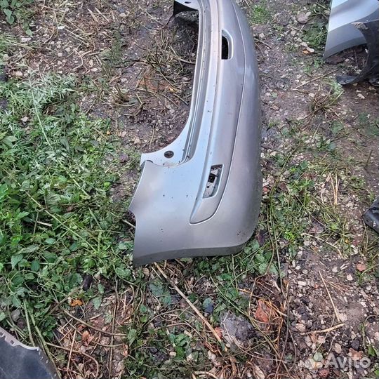 Задний бампер Nissan nout