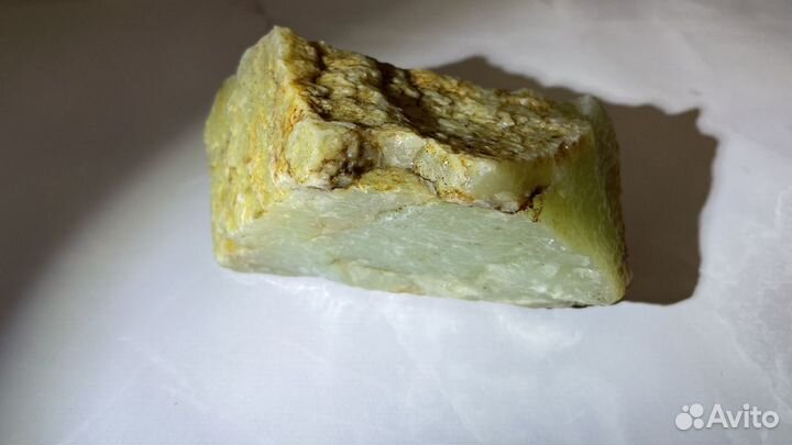 Нефрит в коллекцию в корке