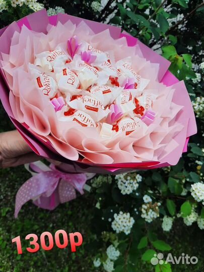 Сладкие букеты из конфет Raffaello