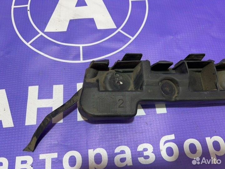 Крепление бампера заднее правое Opel Astra J