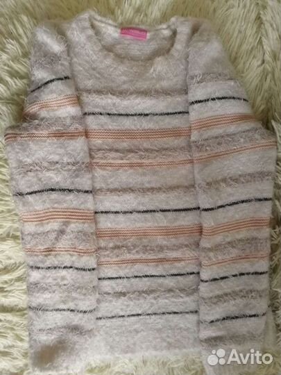 Свитер для девочки на рост 134-140