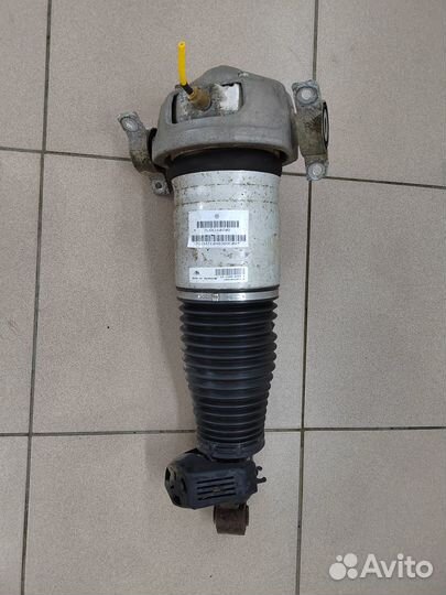 Пневмостойка задняя правая VW Touareg, Audi Q7