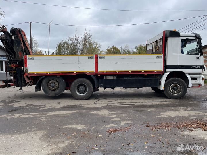 Бортовой грузовик Mercedes-Benz Actros с КМУ Palfinger, 2013