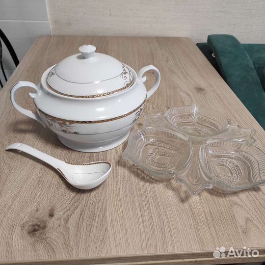 Супница с крышкой новая