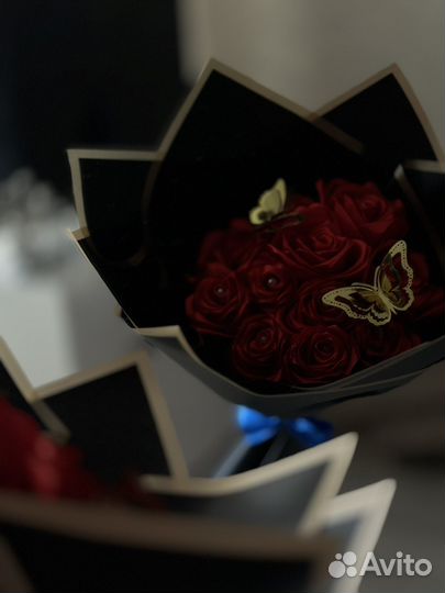 Розы из атласных лент