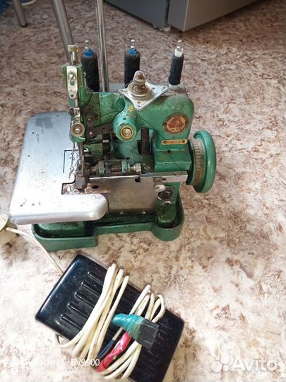 Швейная машина Singer