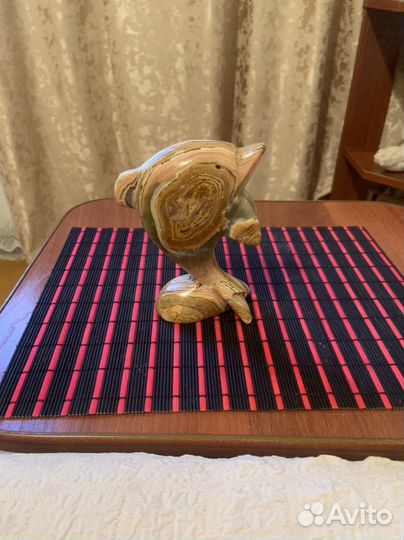 Статуэтки из оникса) дельфин