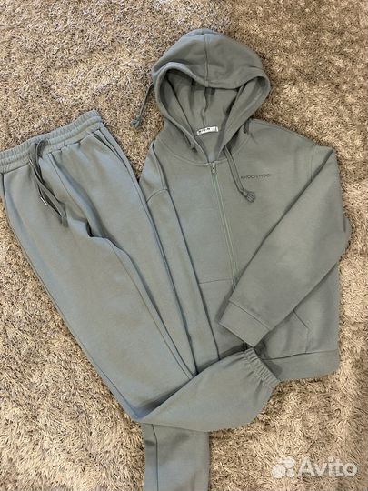 Спортивный костюм женский