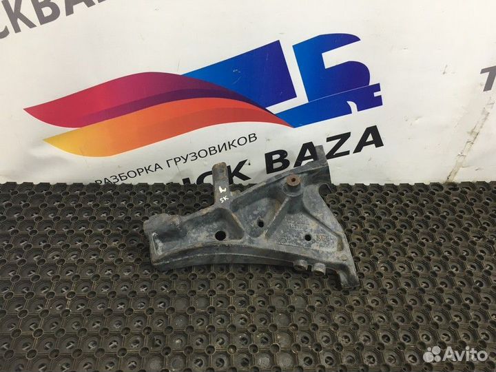 Кронштейн переднего бампера левый Scania 5-series