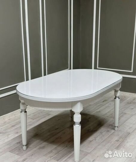 Кухонный стол и стулья в комплекте