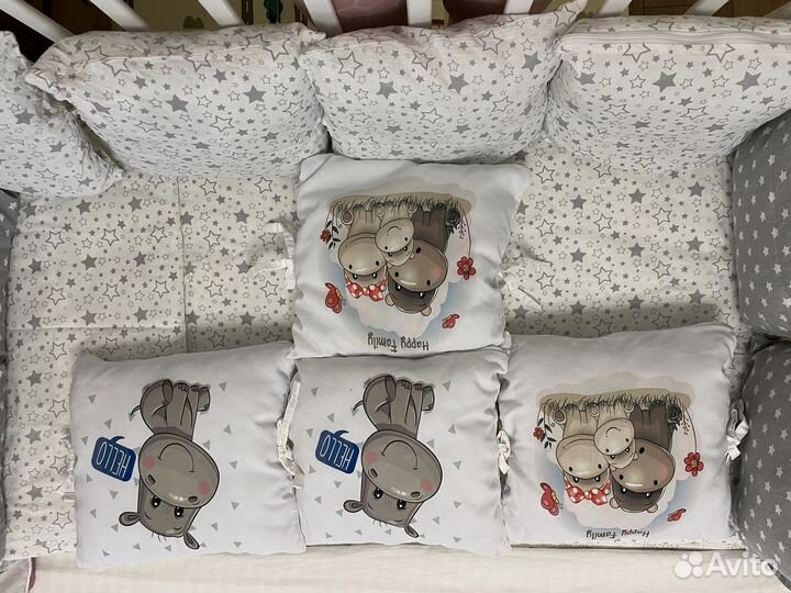 Бортики в кроватку + одеяло + подушка