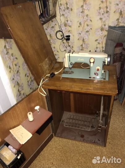 Швейная машина LADA