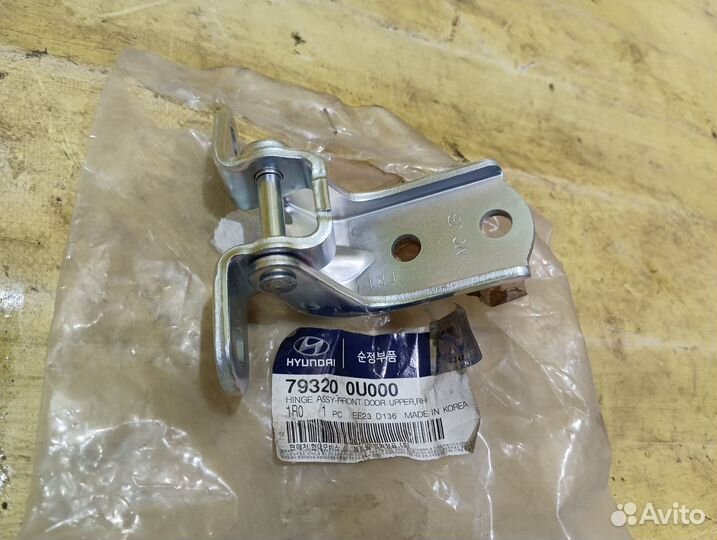 Петля двери передней правой верхняя KIA RIO 2011)