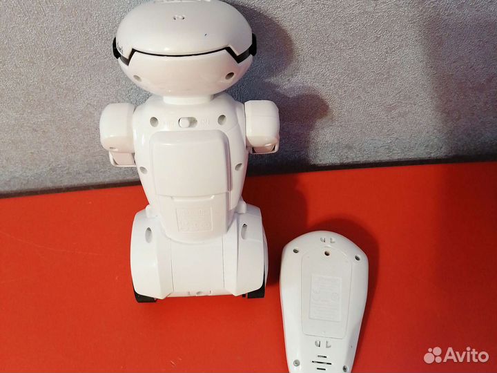 Игрушка робот с пультом