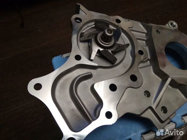 Помпа Тойота королла,авенсис 2.0 d4d 2003