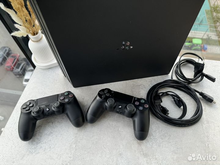 Sony playstation 4 pro 1tb 2 джостика