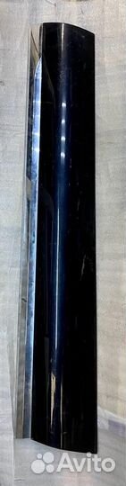 Накладка двери правая передняя Touareg 2