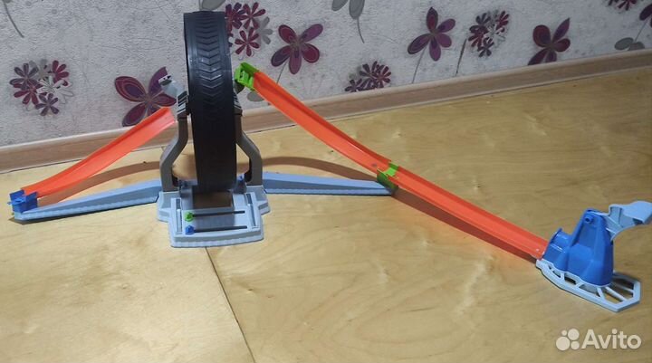 Hot wheels трек круговое противостояние